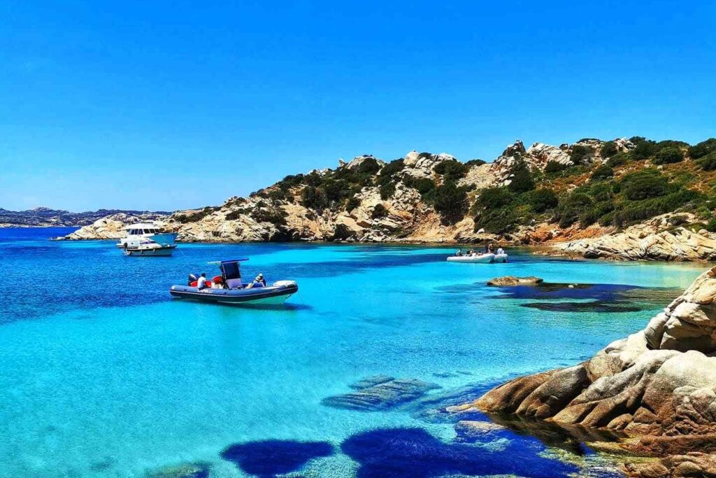 costa portisco, mare e gommone